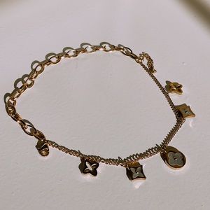 gold bracelet or anklet